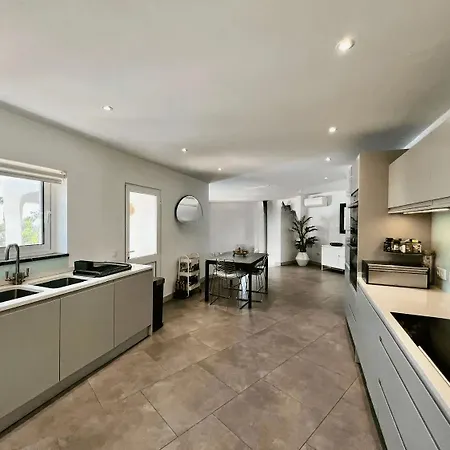 5br With Pool